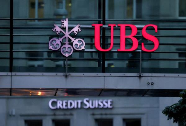 瑞士联合银行(UBS)拟收购瑞士信贷(Credit Suisse)的国内银行业务，以节省100亿美元成本
